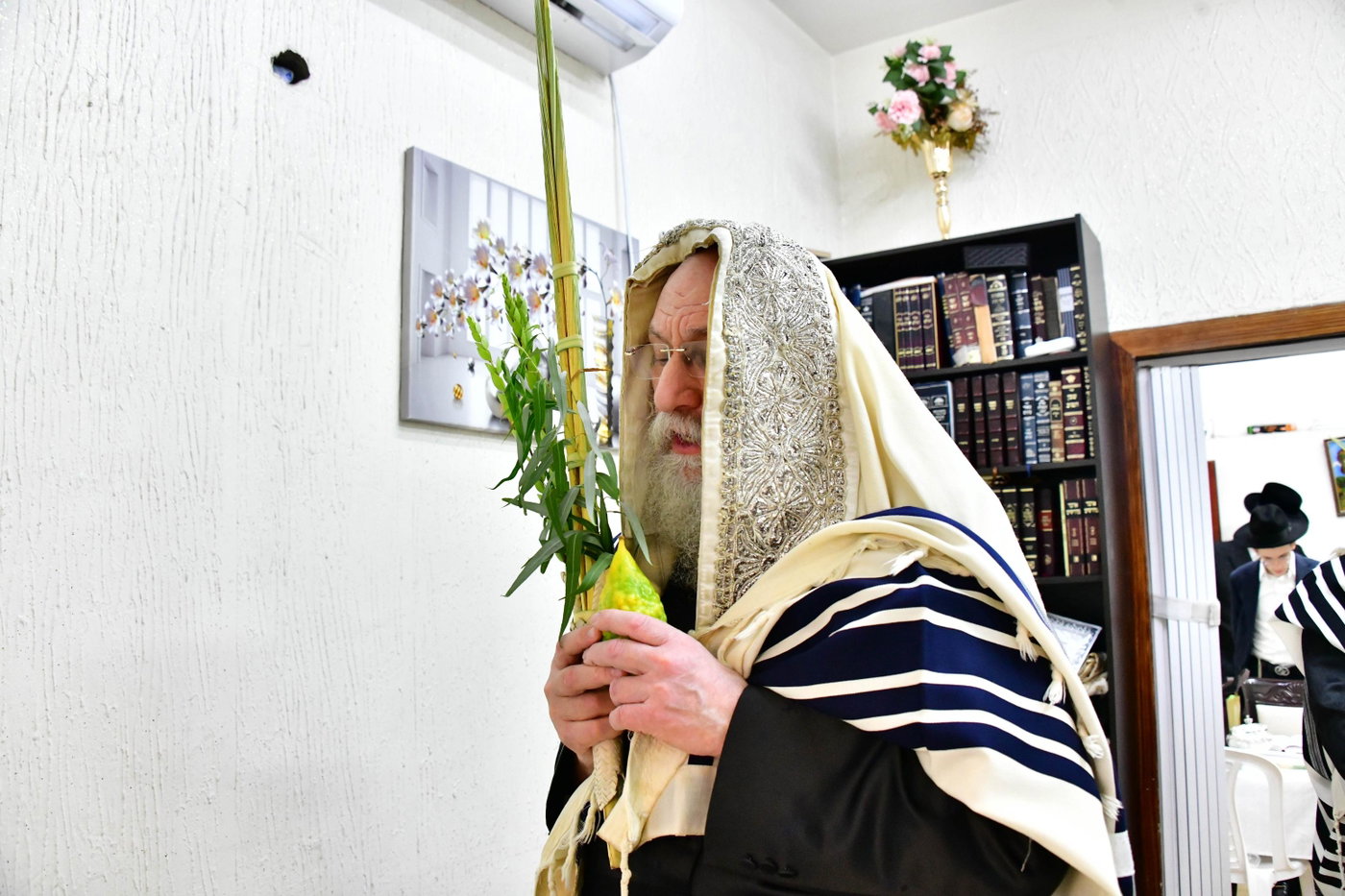 האדמו"ר מנאראל בעבודת הנענועים