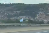בושה וחרפה: מאות דגלי ישראל שנתלו בצפון הארץ - נתלשו על ידי ערבים