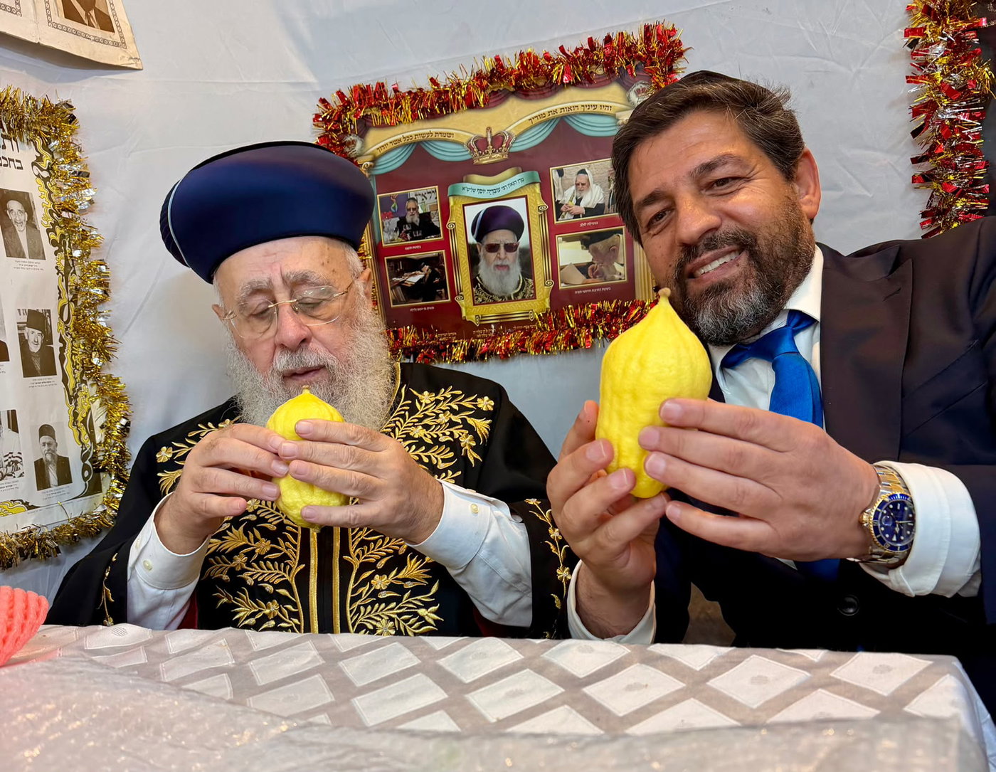 ממשיך את המסורת: רב הסלבס הגיש לראש"ל אתרוגים מובחרים
