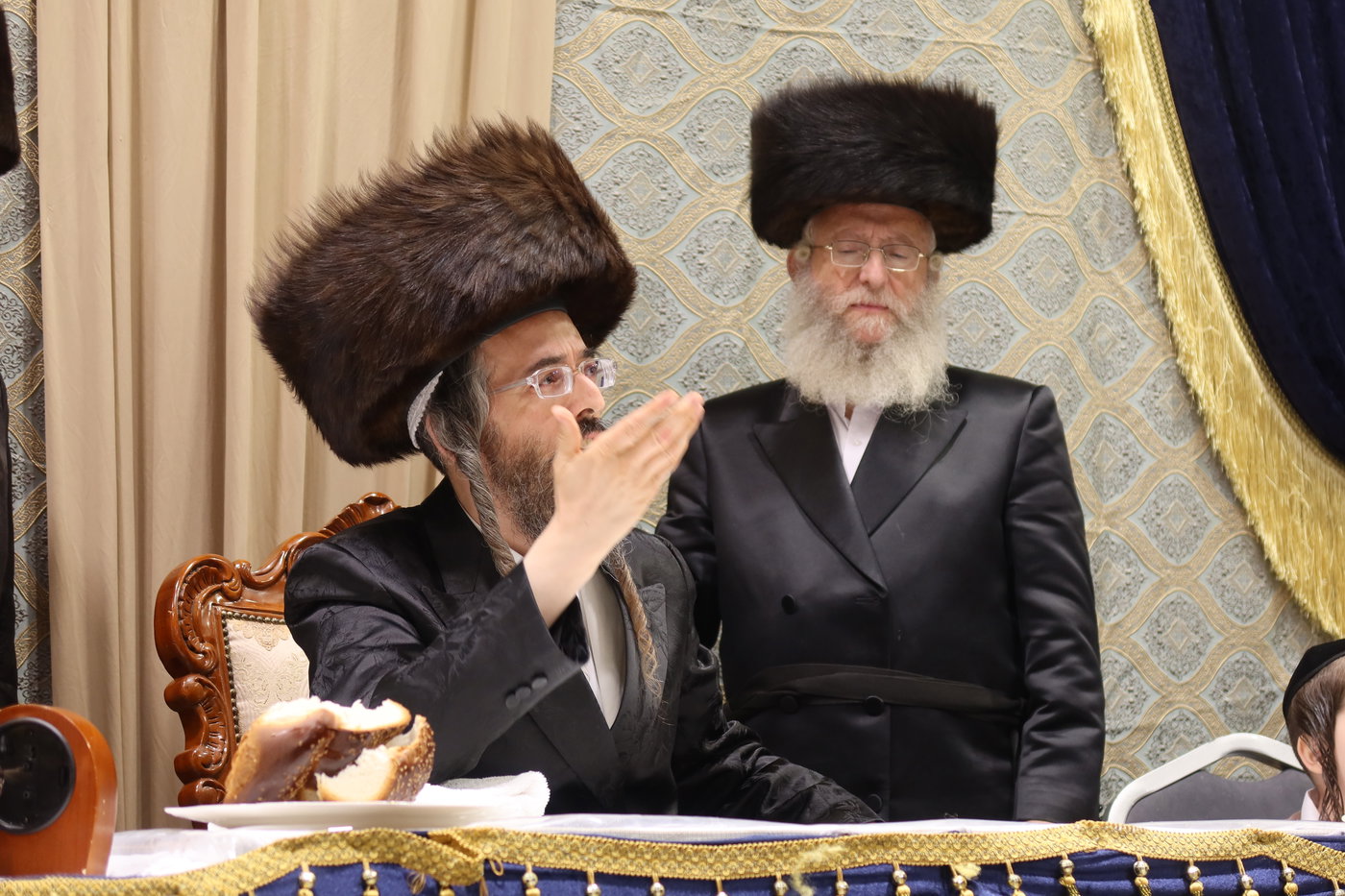 סוכות בחצה"ק זוועהיל