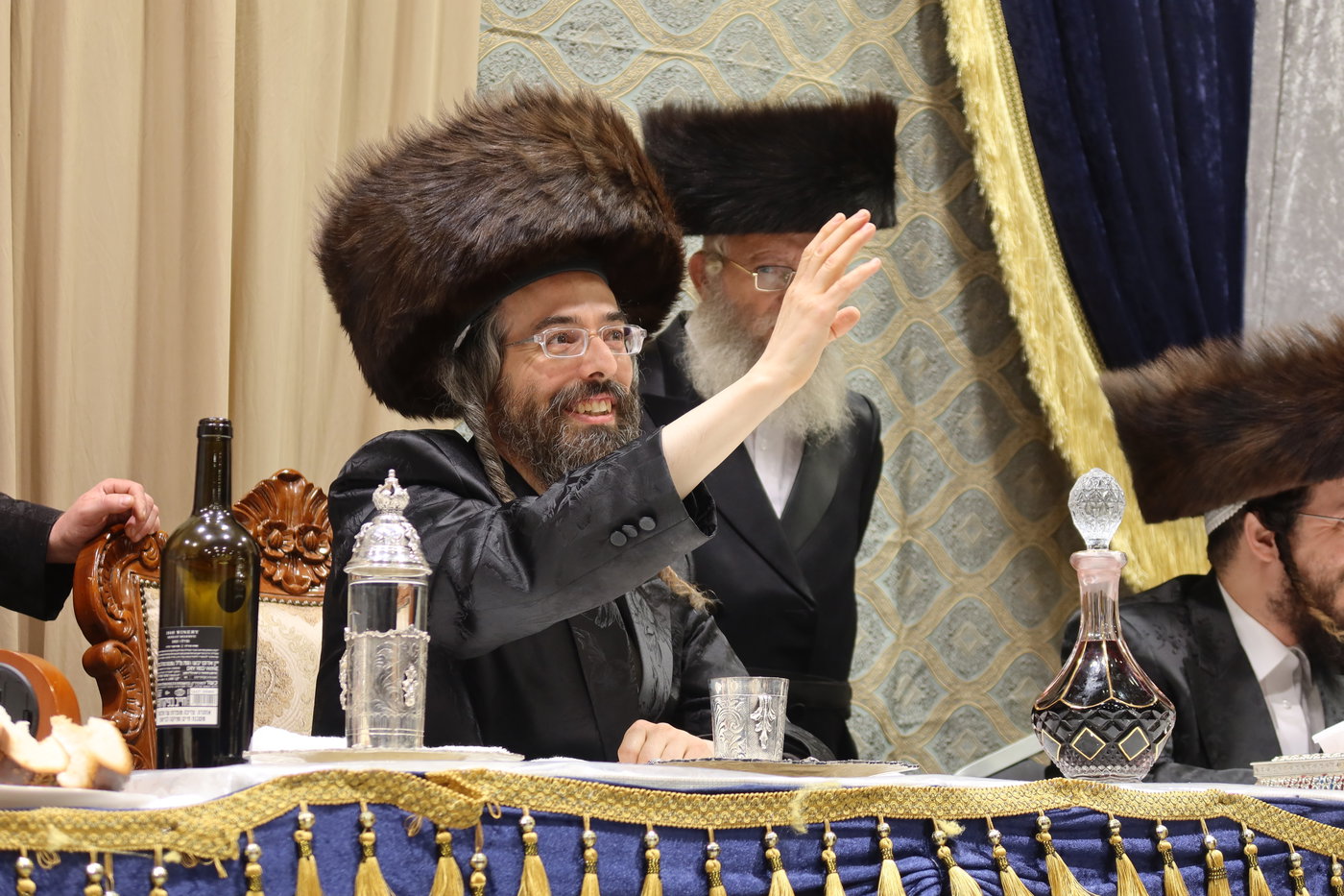 סוכות בחצה"ק זוועהיל