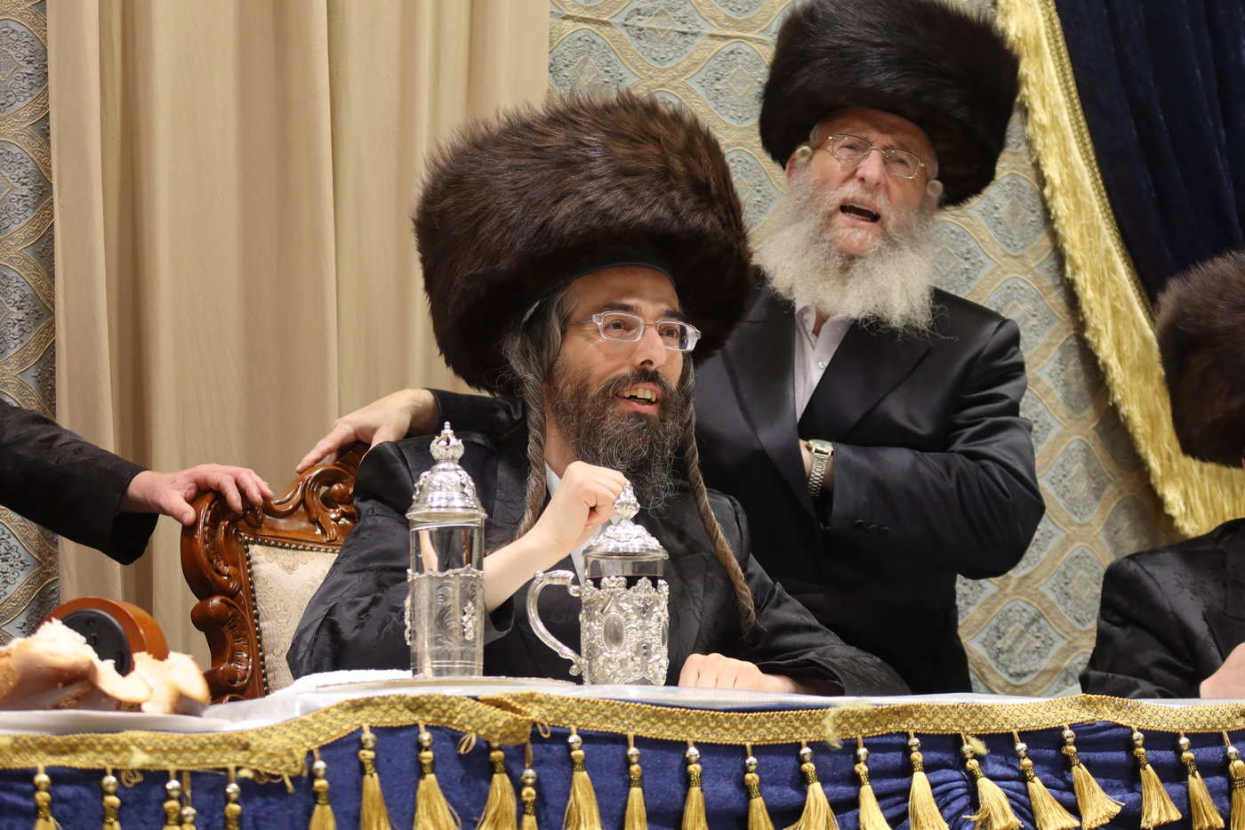 סוכות בחצה"ק זוועהיל