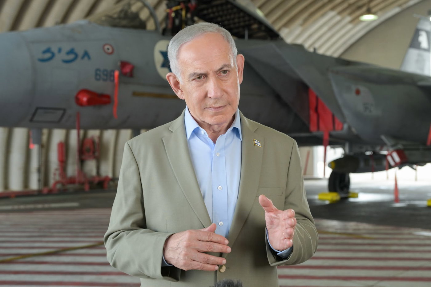 נתניהו בבסיס חיל האוויר: "יש סימנים שבקרוב ינסו לתקוף אותנו" | צפו