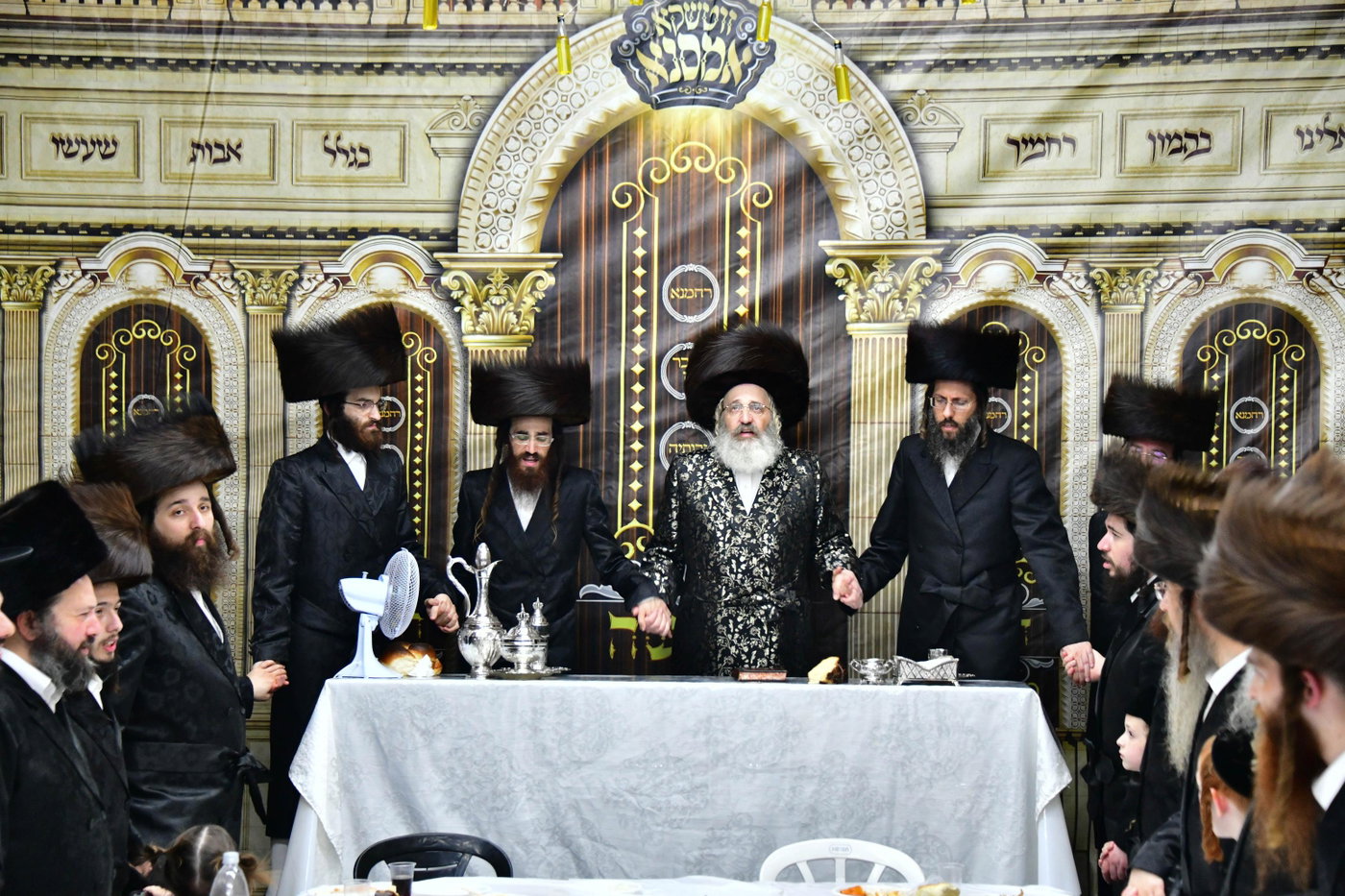 האדמו"ר מזוטשקא אמסנא בשמחת בית השואבה