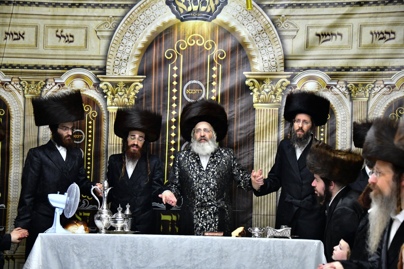 האדמו"ר מזוטשקא אמסנא בשמחת בית השואבה