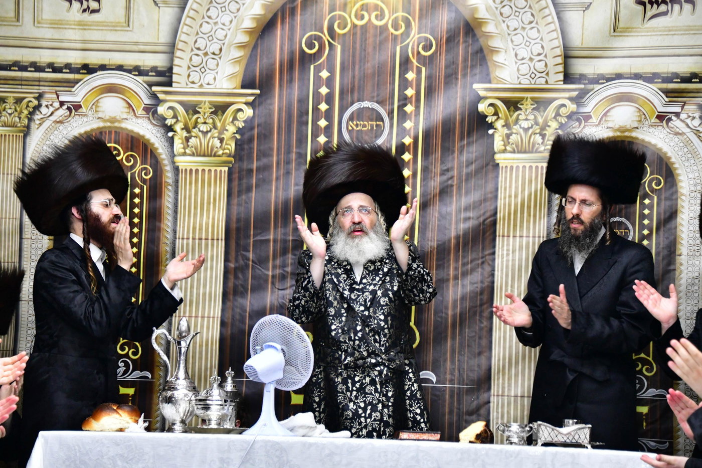 האדמו"ר מזוטשקא אמסנא בשמחת בית השואבה