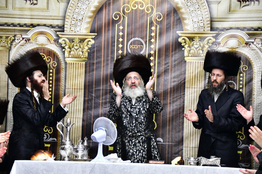 האדמו"ר מזוטשקא אמסנא בשמחת בית השואבה
