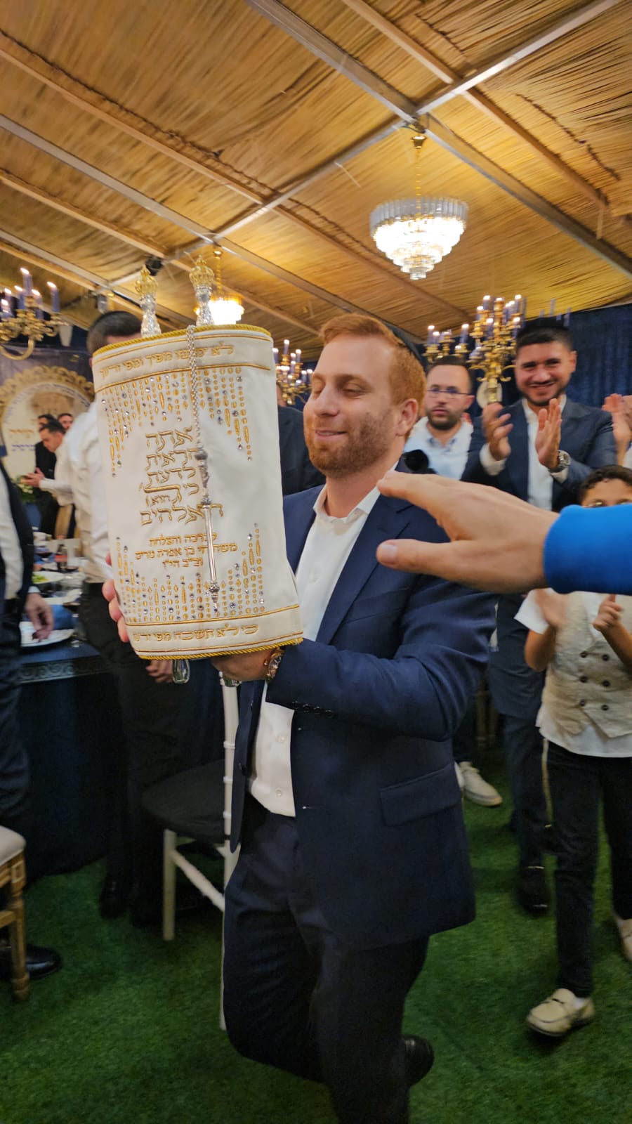 הכנסת ספר תורה בסוכות