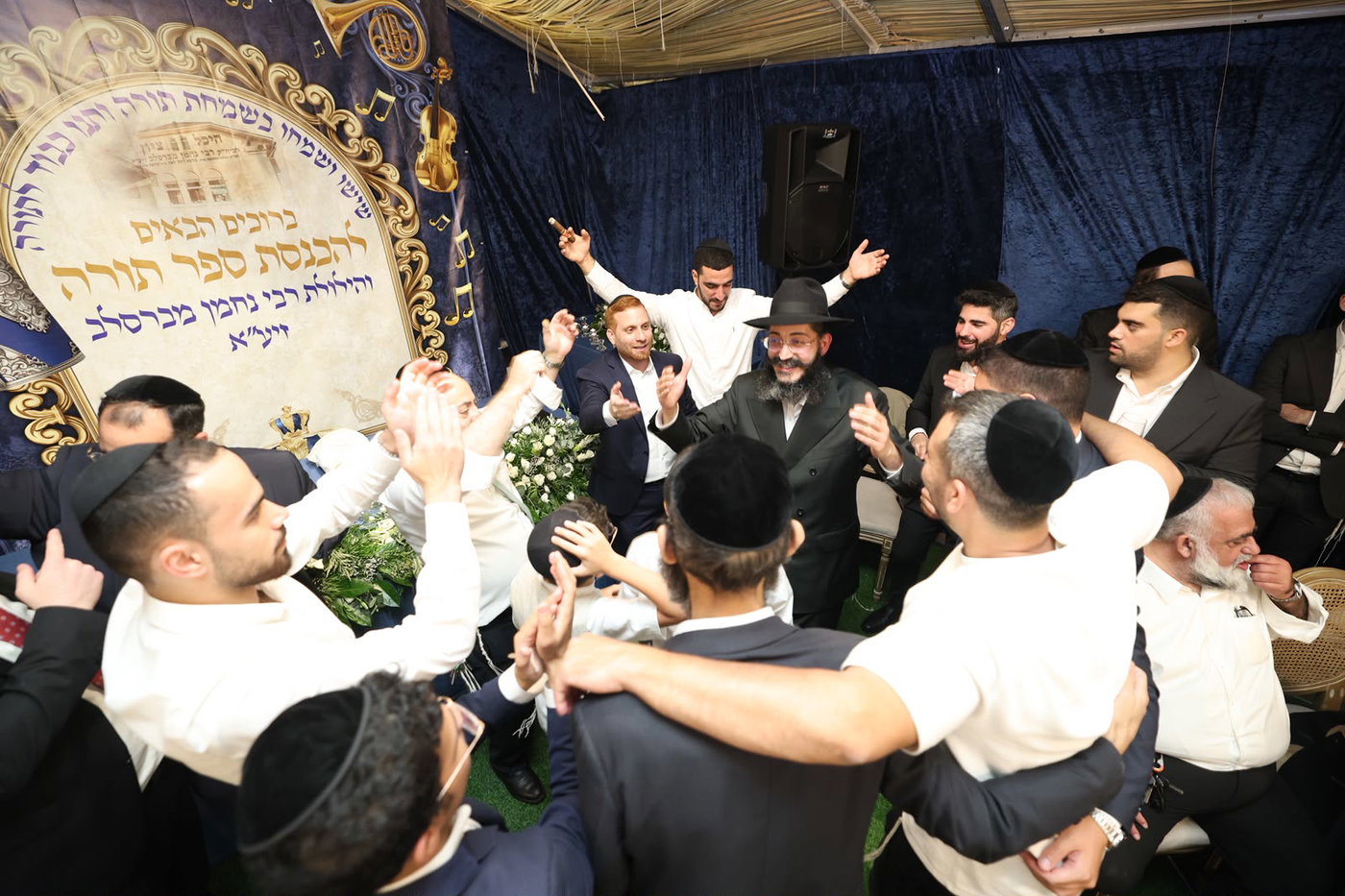 הכנסת ספר תורה בסוכות