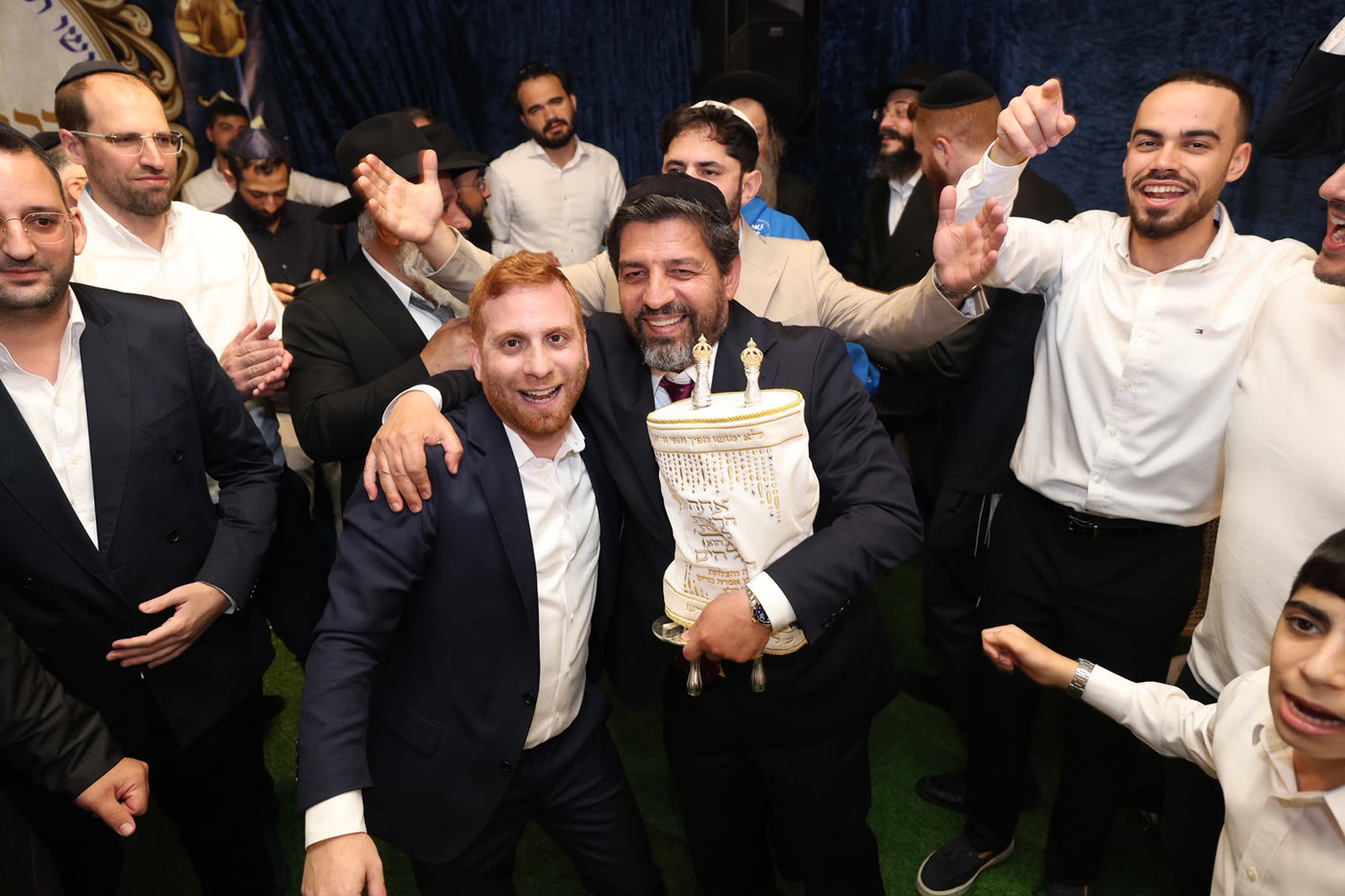 הכנסת ספר תורה בסוכות