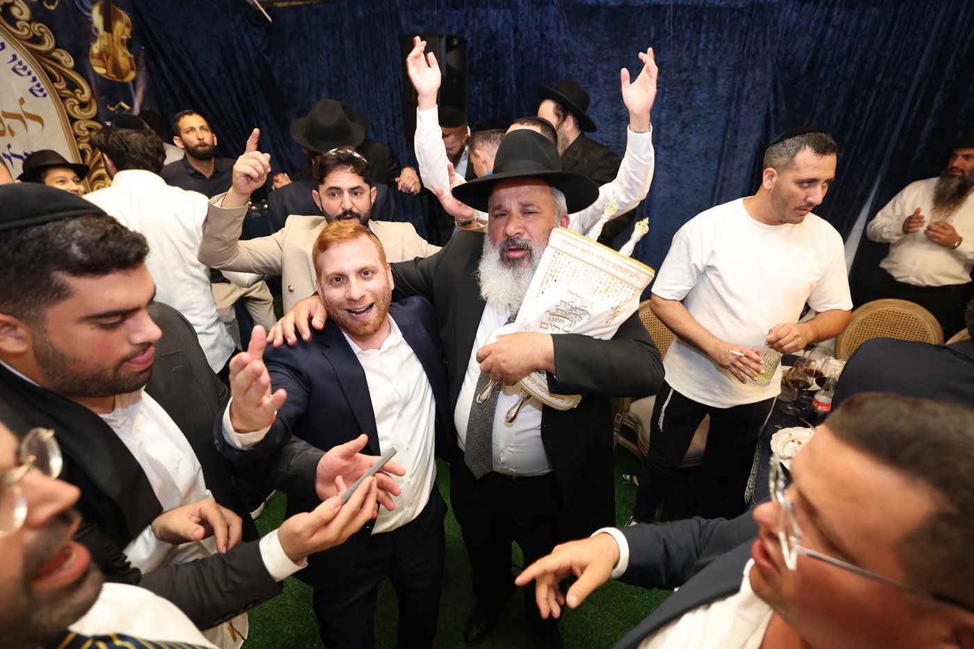 הכנסת ספר תורה בסוכות