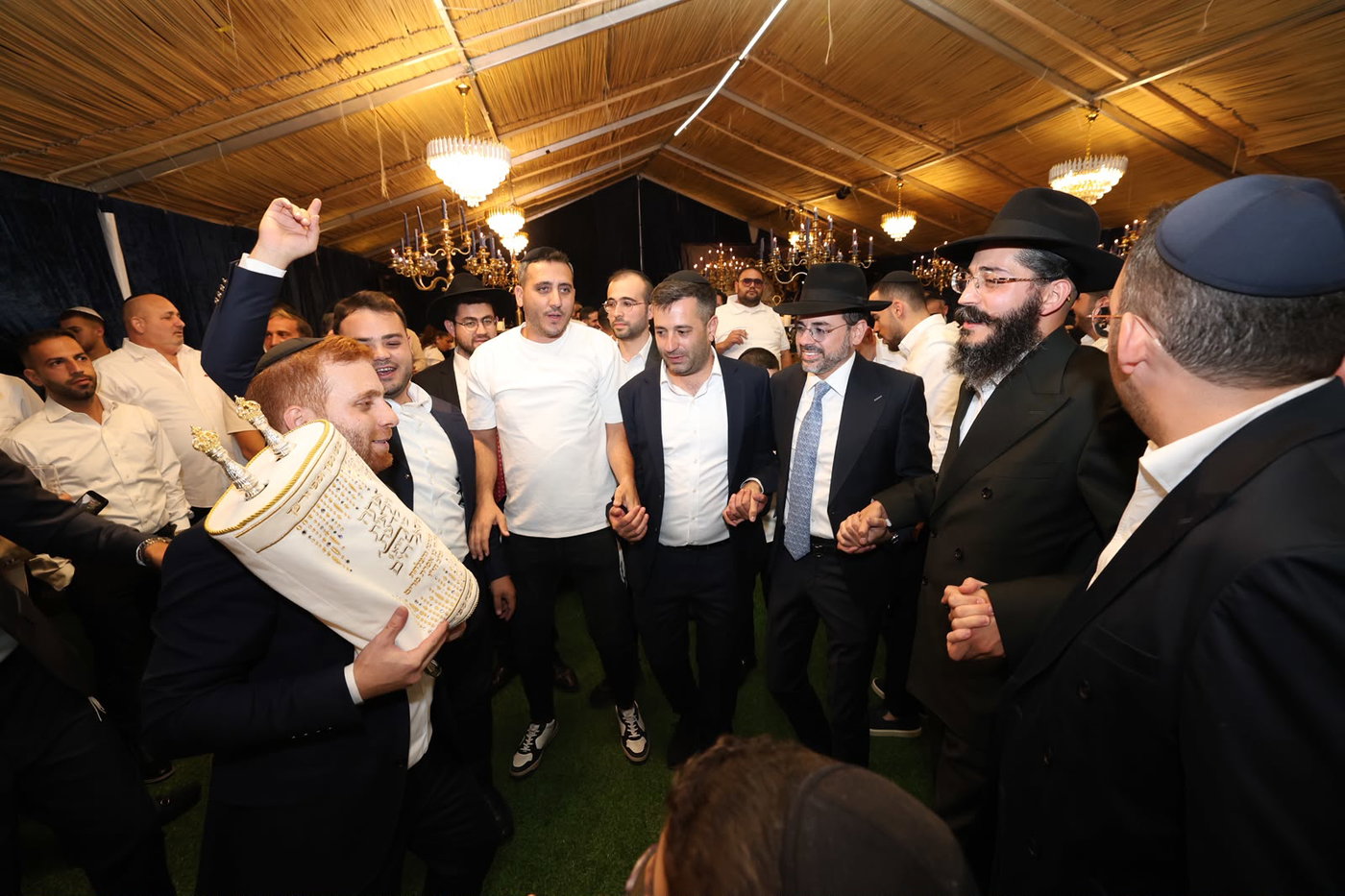 הכנסת ספר תורה בסוכות