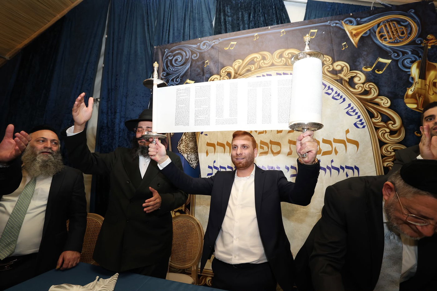 הכנסת ספר תורה בסוכות