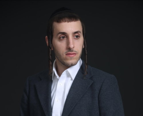 הזמר שמוליק סוכות