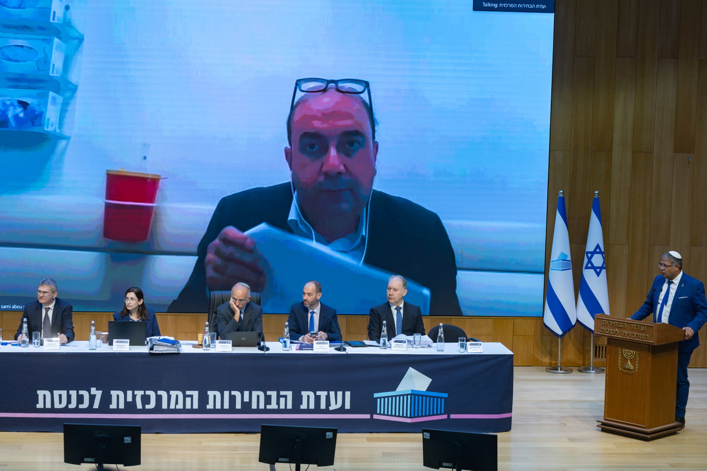 סאמי אבו שחאדה מופיע בפני ועדת הבחירות המרכזית