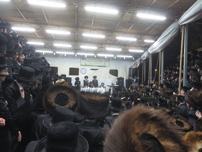 האדמו"ר מרחמסטריווקא בטיש חוה"מ סוכות