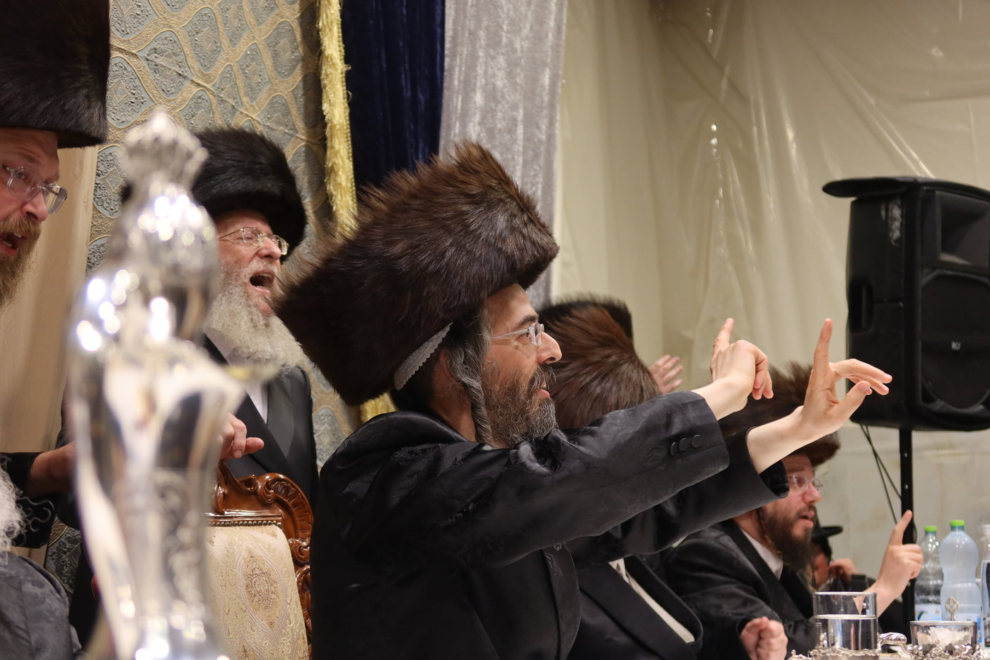 סוכות בחצה"ק זוועהיל