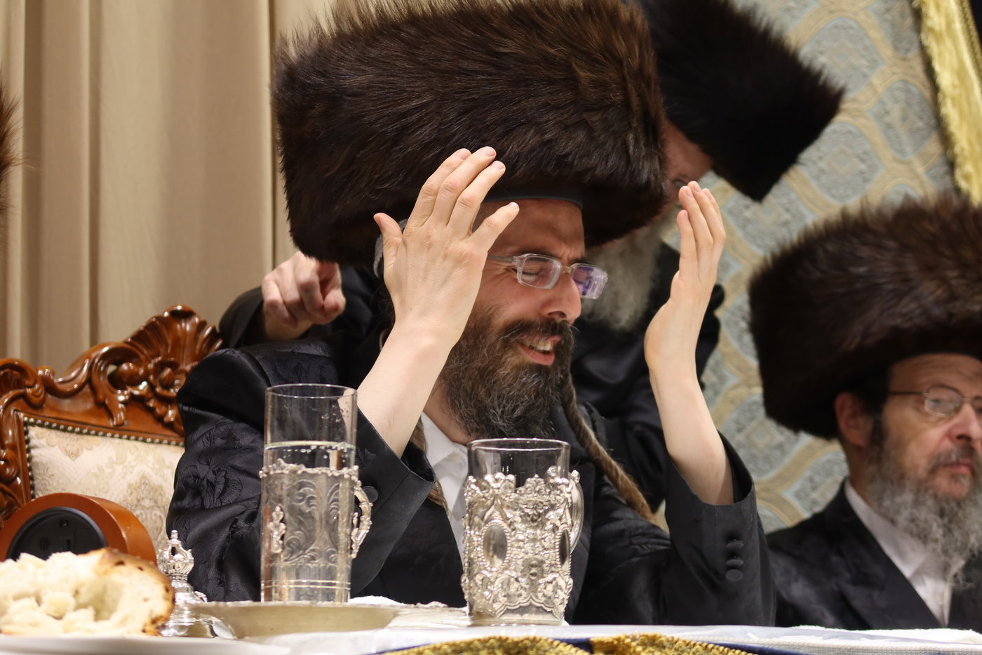 סוכות בחצה"ק זוועהיל