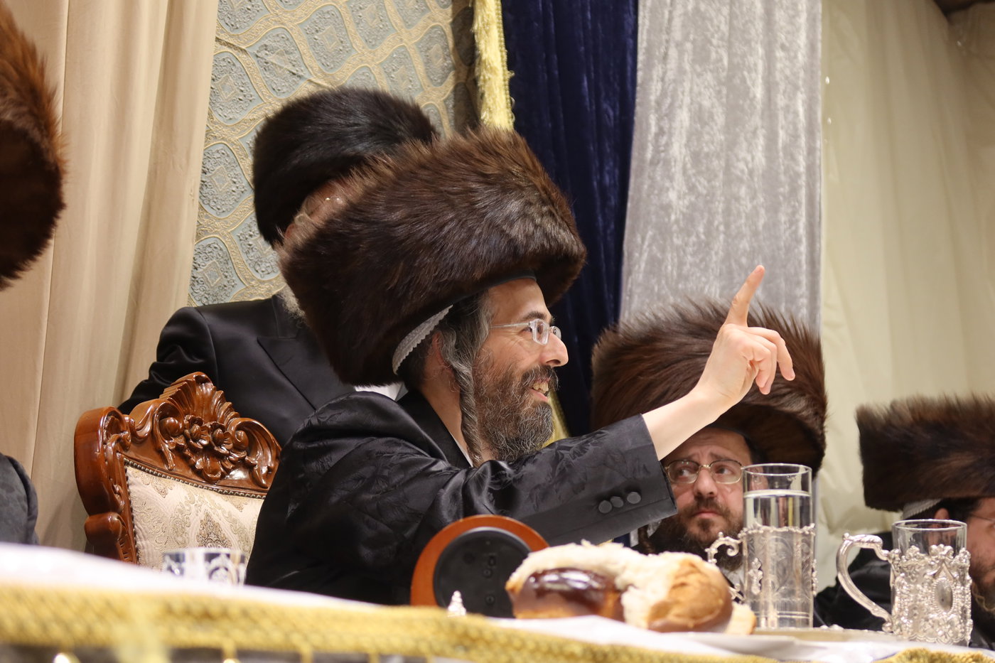 סוכות בחצה"ק זוועהיל