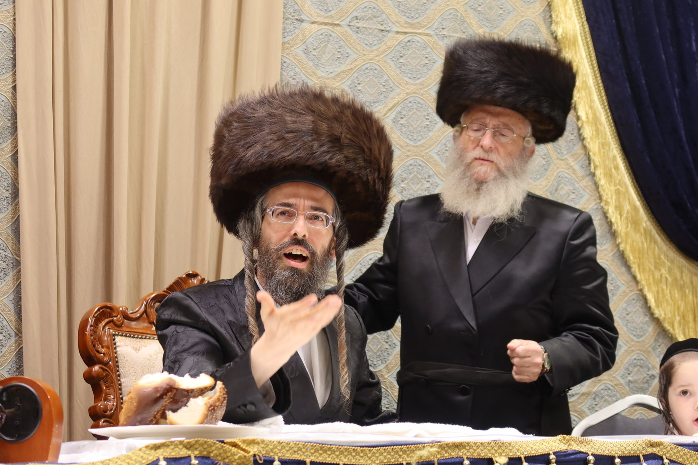 סוכות בחצה"ק זוועהיל