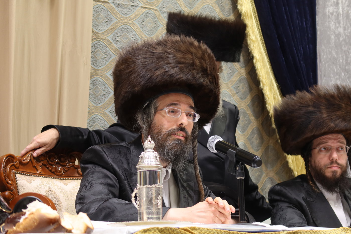 סוכות בחצה"ק זוועהיל