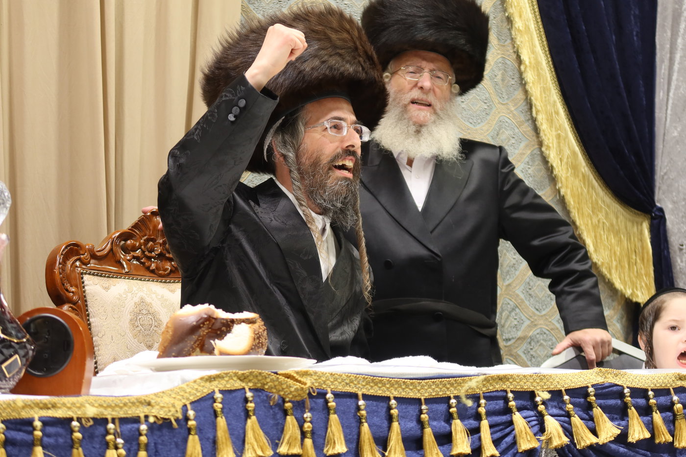 סוכות בחצה"ק זוועהיל