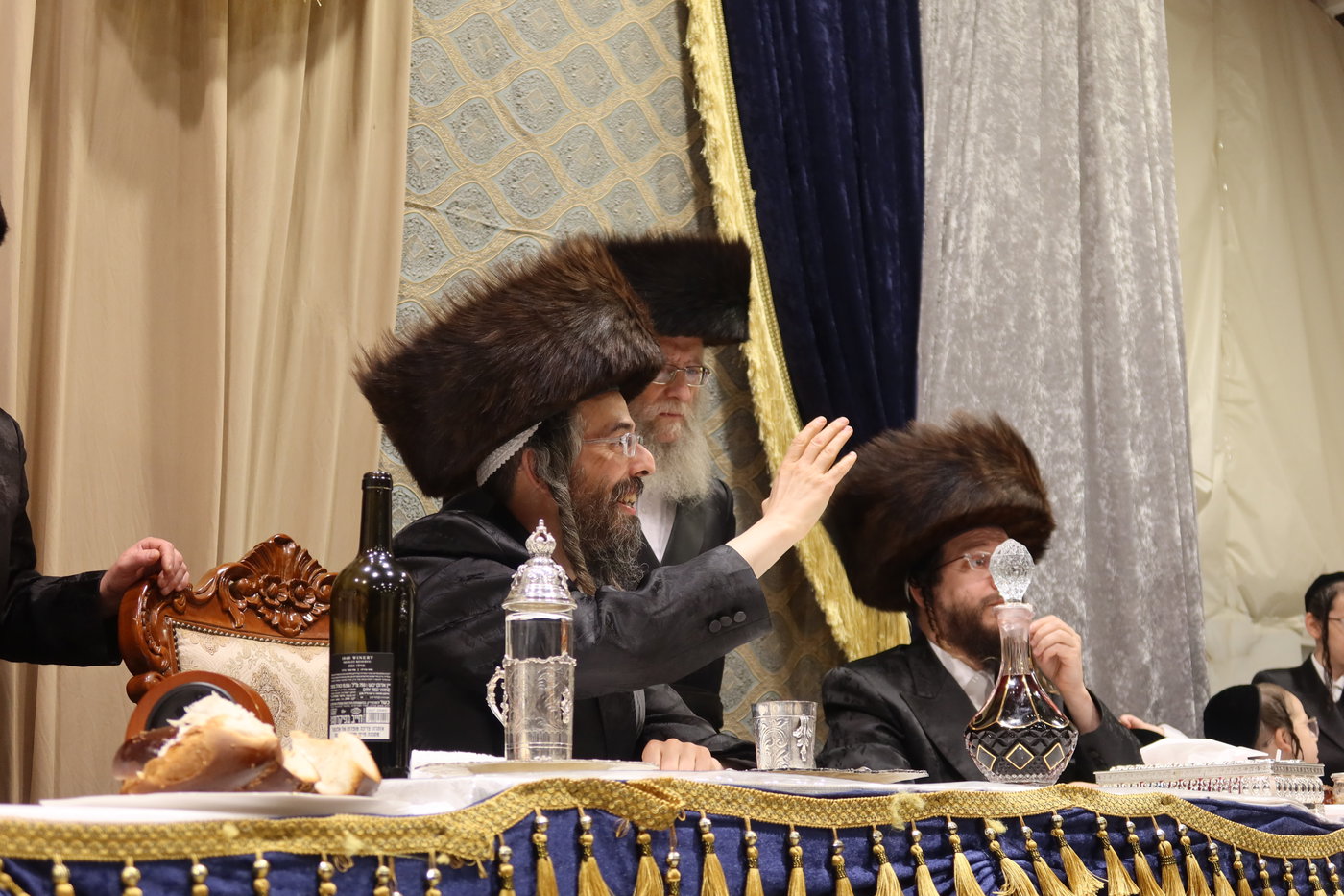 סוכות בחצה"ק זוועהיל