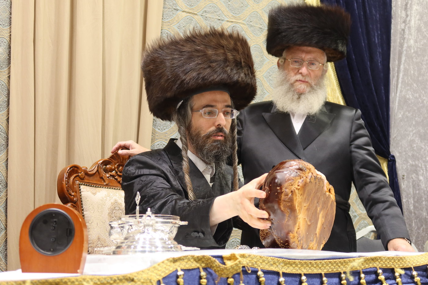 סוכות בחצה"ק זוועהיל