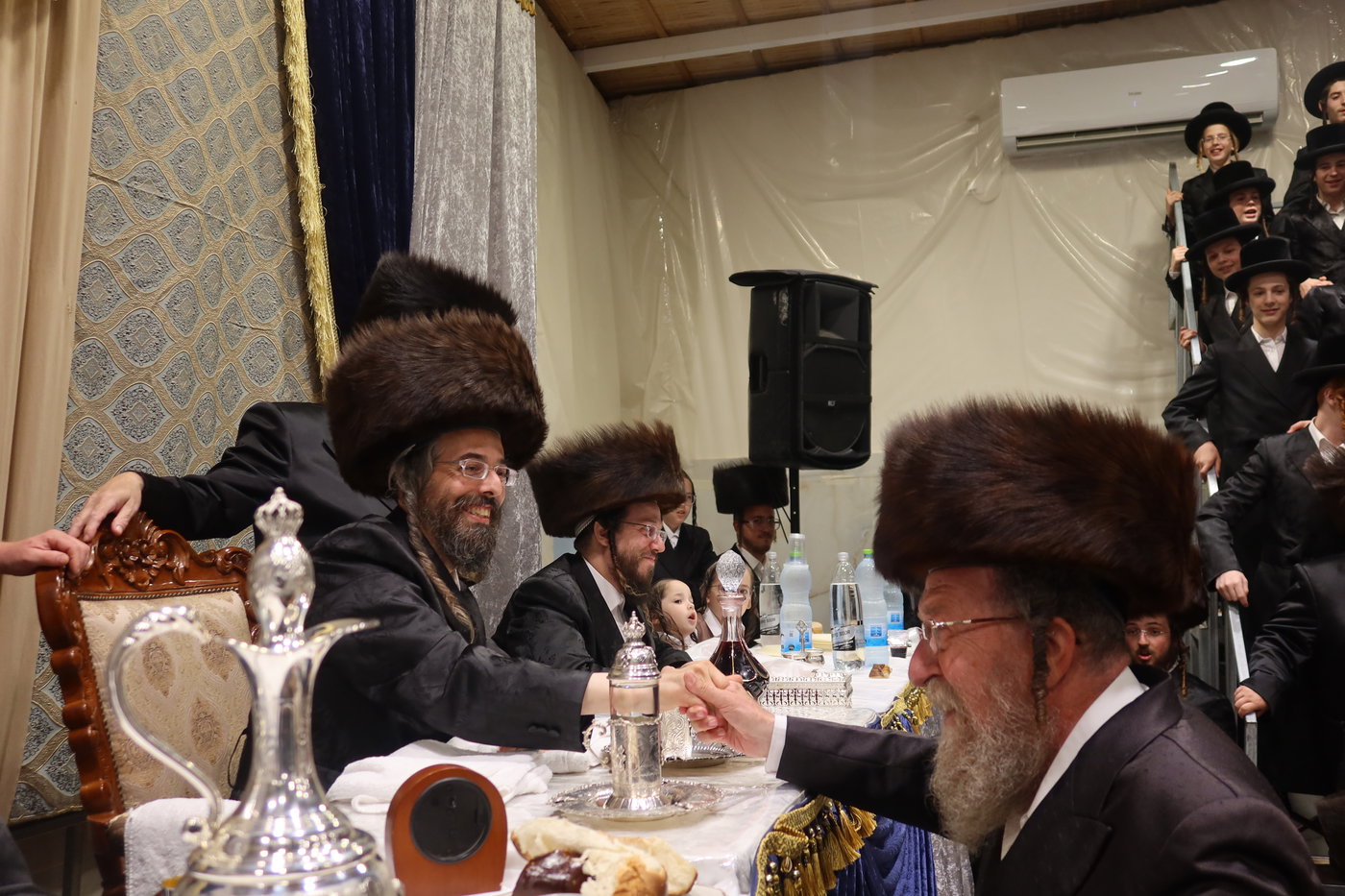 סוכות בחצה"ק זוועהיל