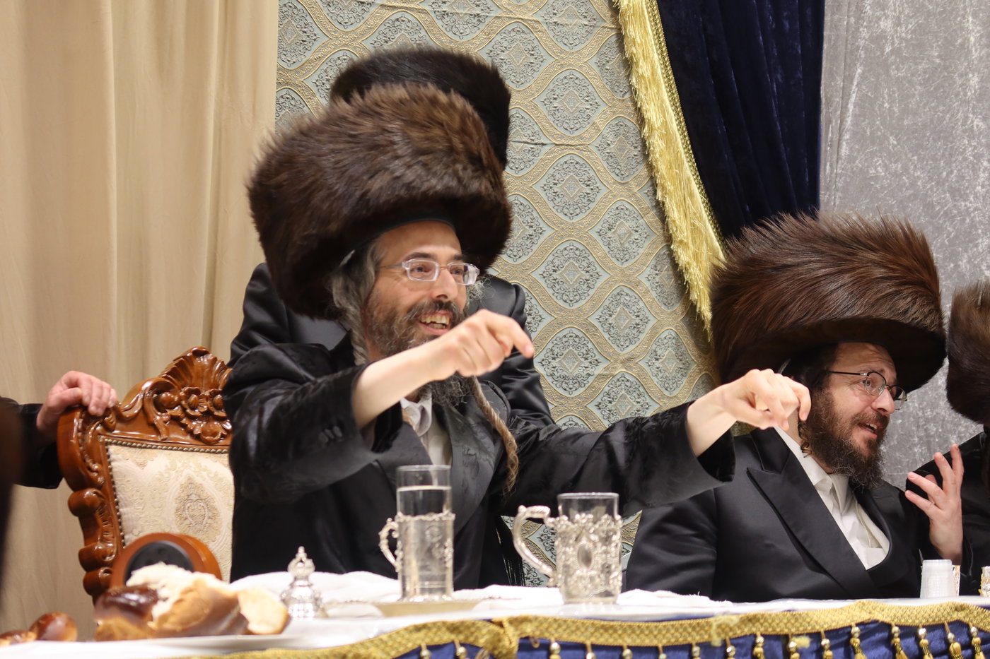 סוכות בחצה"ק זוועהיל