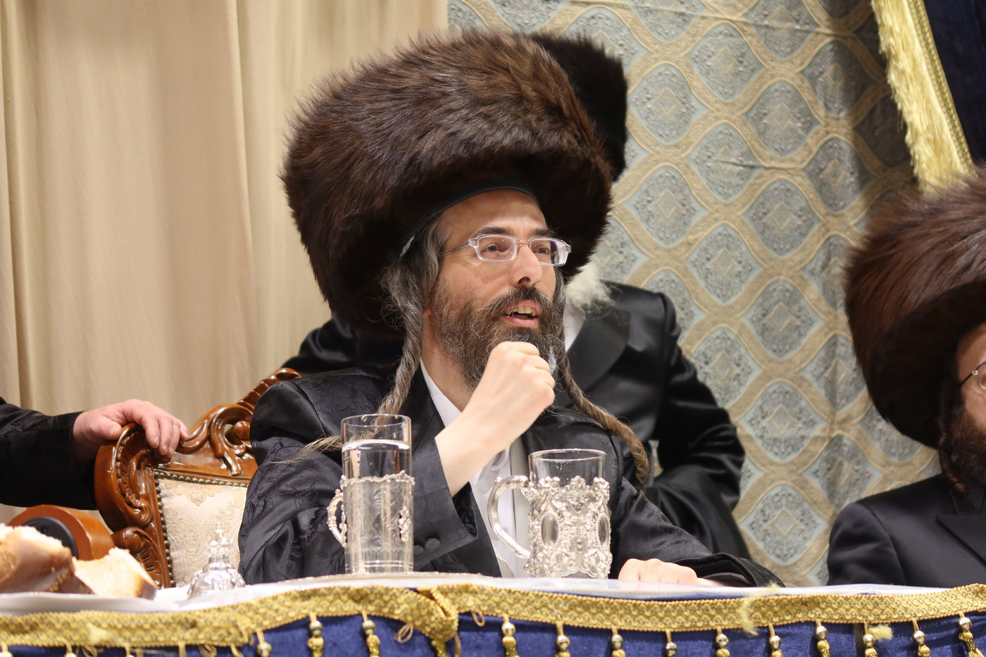 סוכות בחצה"ק זוועהיל