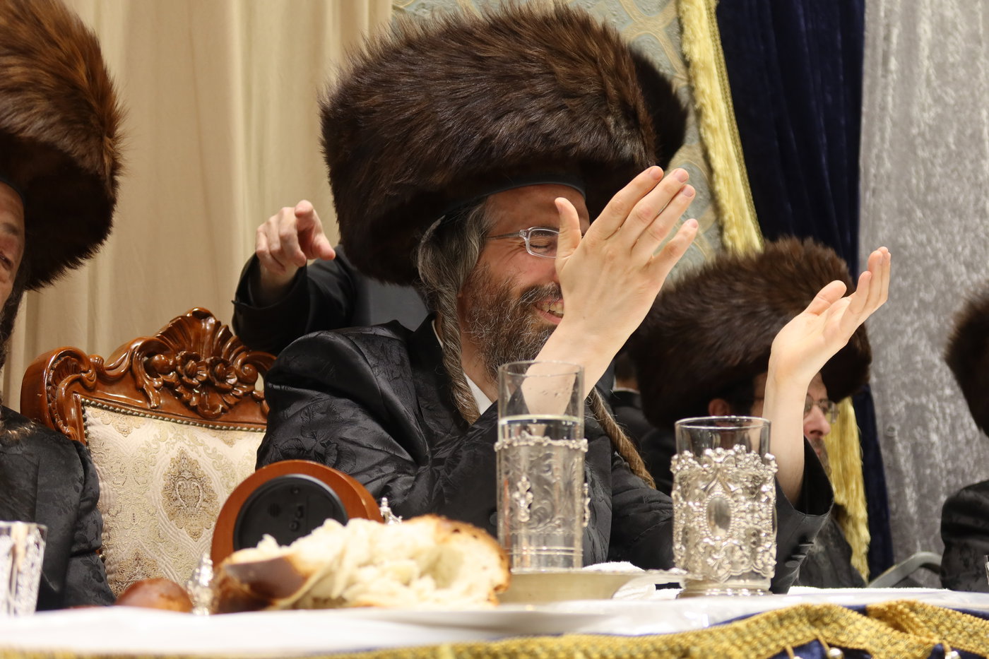 סוכות בחצה"ק זוועהיל