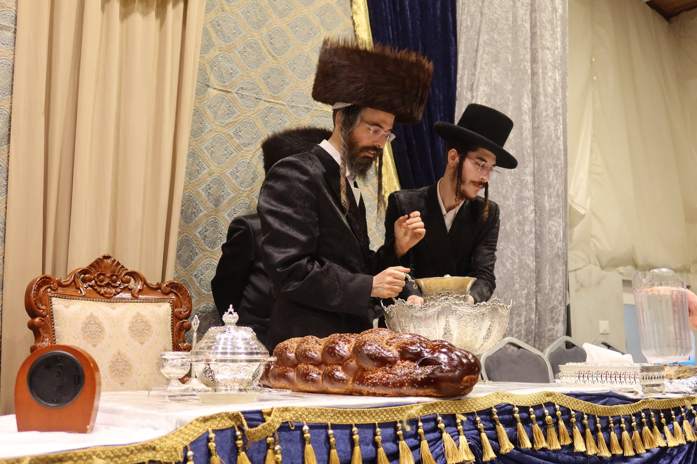סוכות בחצה"ק זוועהיל
