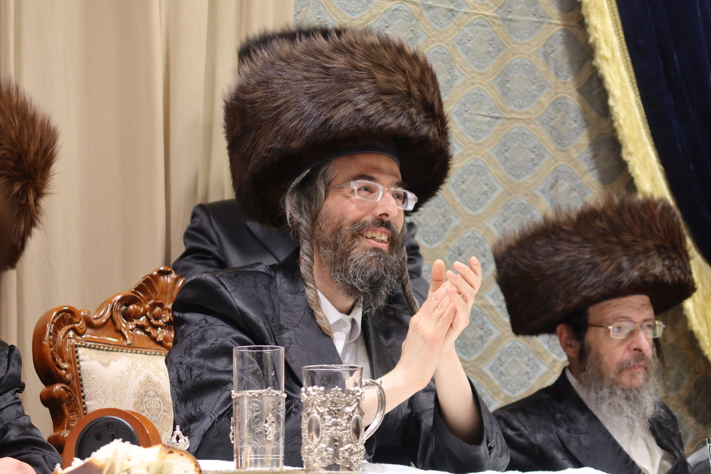 סוכות בחצה"ק זוועהיל
