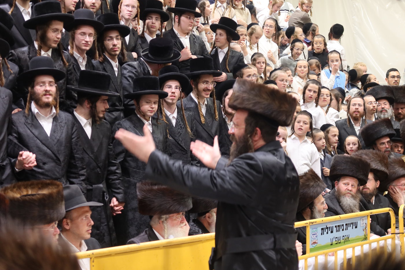 סוכות בחצה"ק זוועהיל