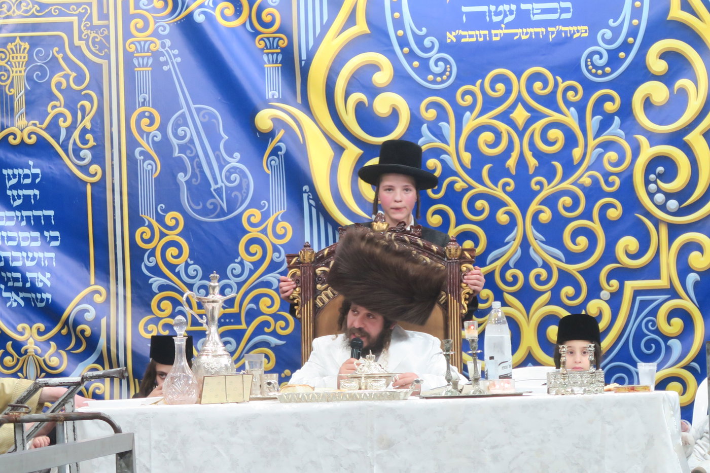 האדמו"ר מקרעטשניף כפר אתא בשמחת בית השואבה