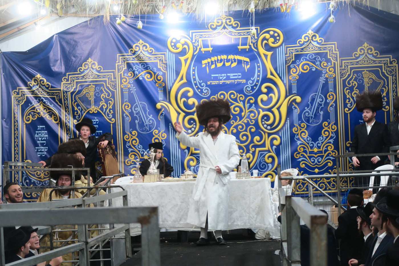 האדמו"ר מקרעטשניף כפר אתא בשמחת בית השואבה
