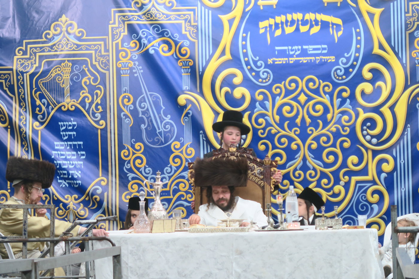 האדמו"ר מקרעטשניף כפר אתא בשמחת בית השואבה
