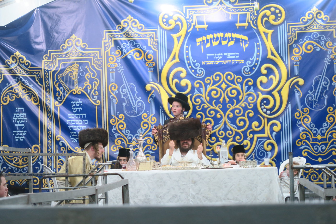 האדמו"ר מקרעטשניף כפר אתא בשמחת בית השואבה