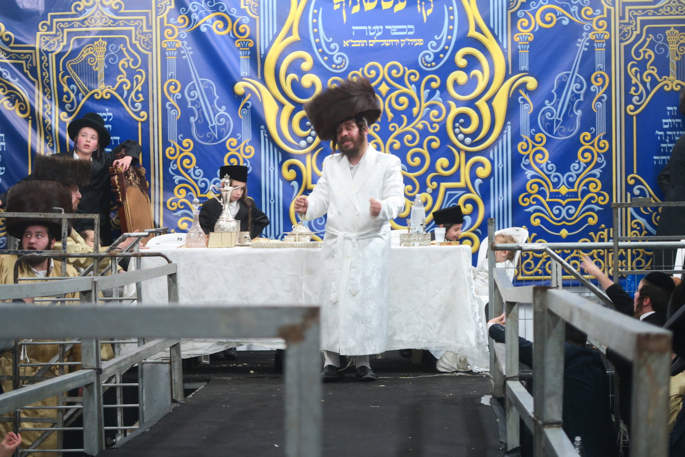 האדמו"ר מקרעטשניף כפר אתא בשמחת בית השואבה
