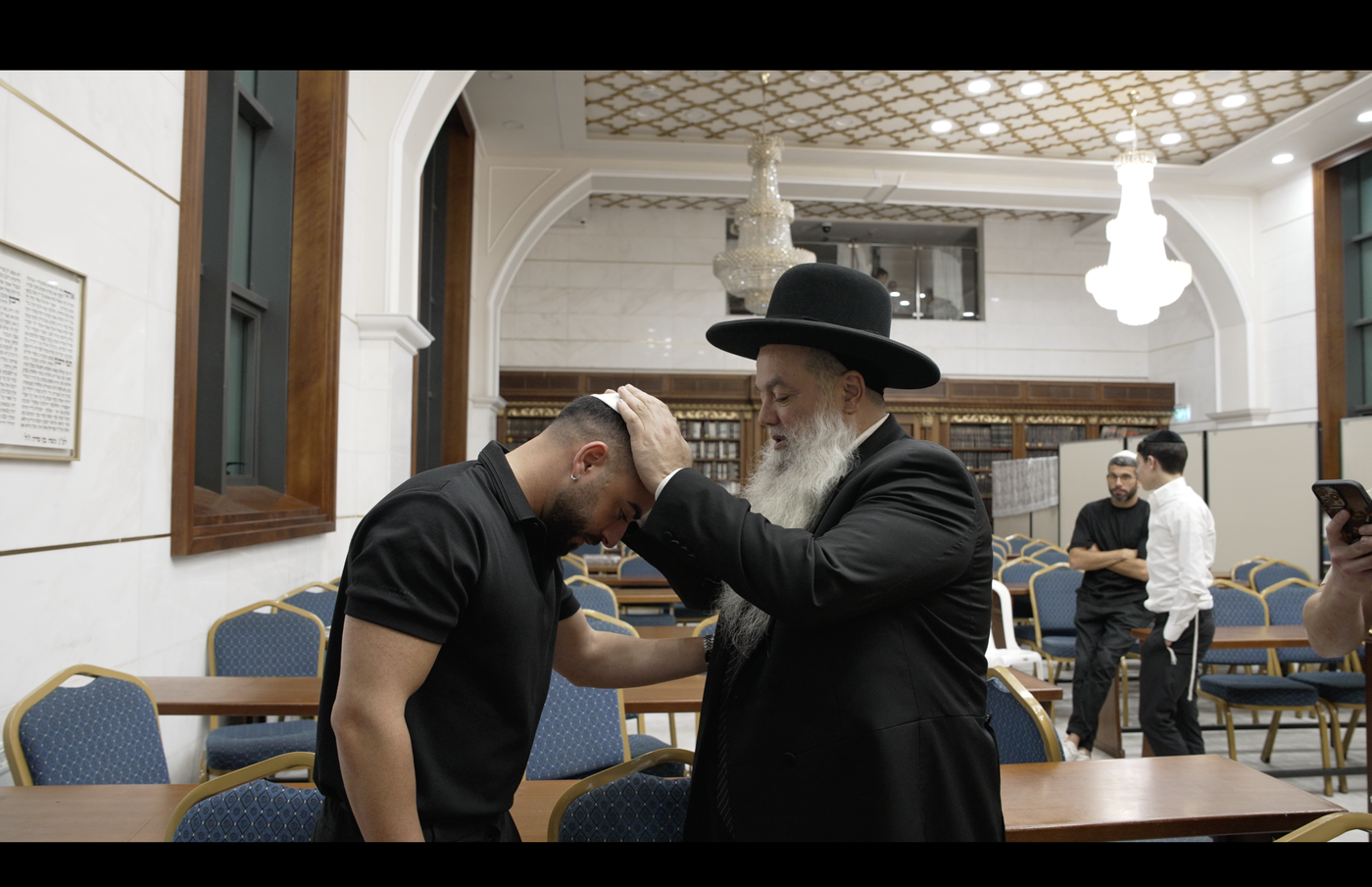 הרב יגאל כהן ועידן בקשי חוזרים: 'להיות בשמחה' - השיר שיחבק אתכם