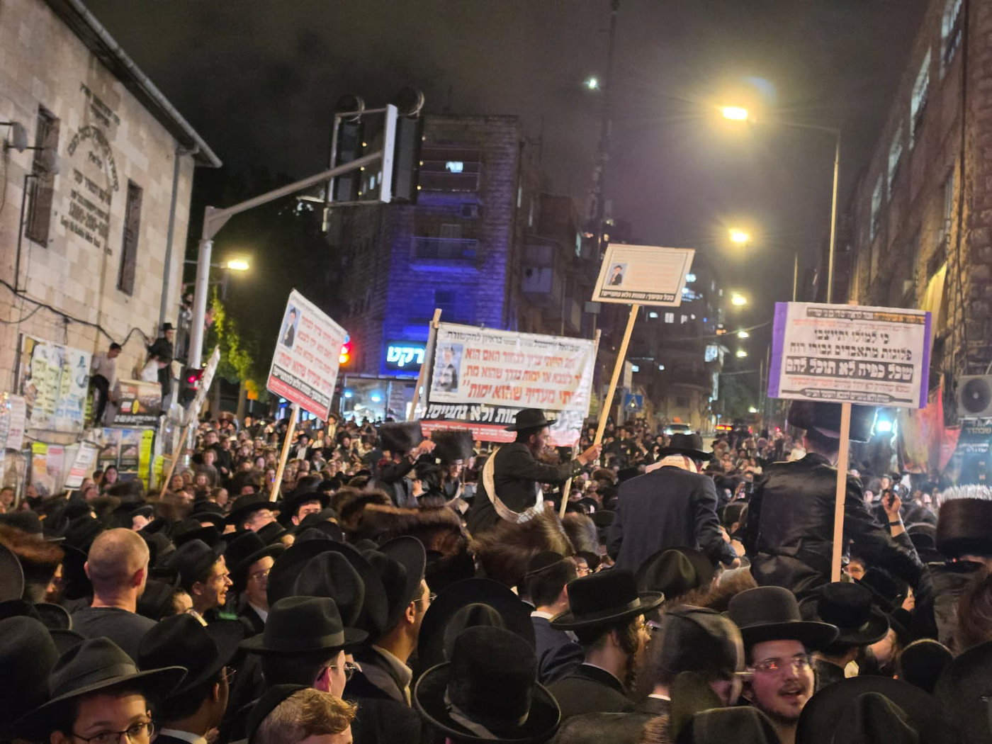הצעדה בכיכר השבת, אמש