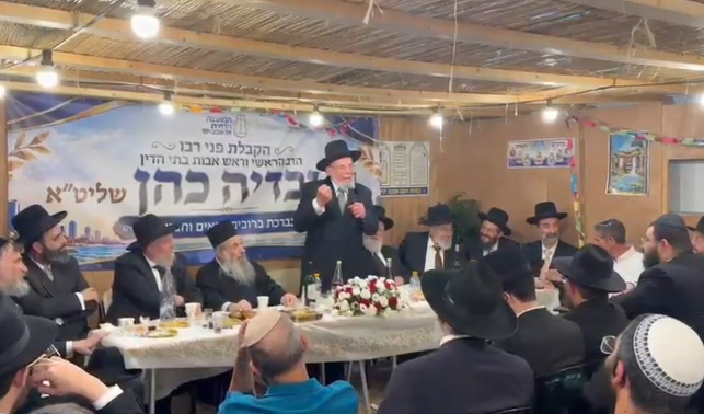 מרגש: עשרות רבנים באמירת מזמור לתודה בעקבות נס ההצלה במטוס