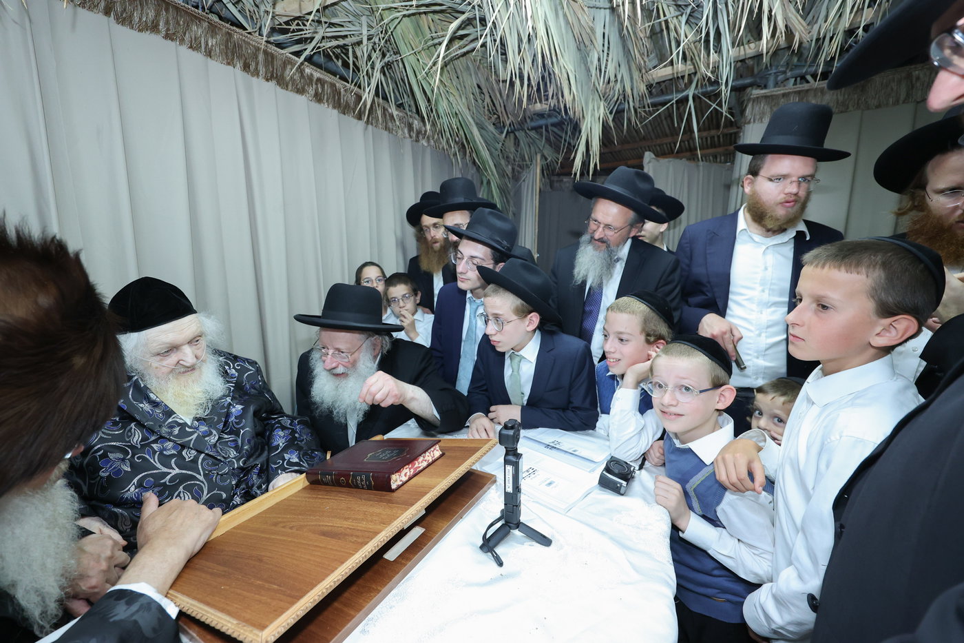 חג הסוכות אצל הגר"מ שטרנבוך