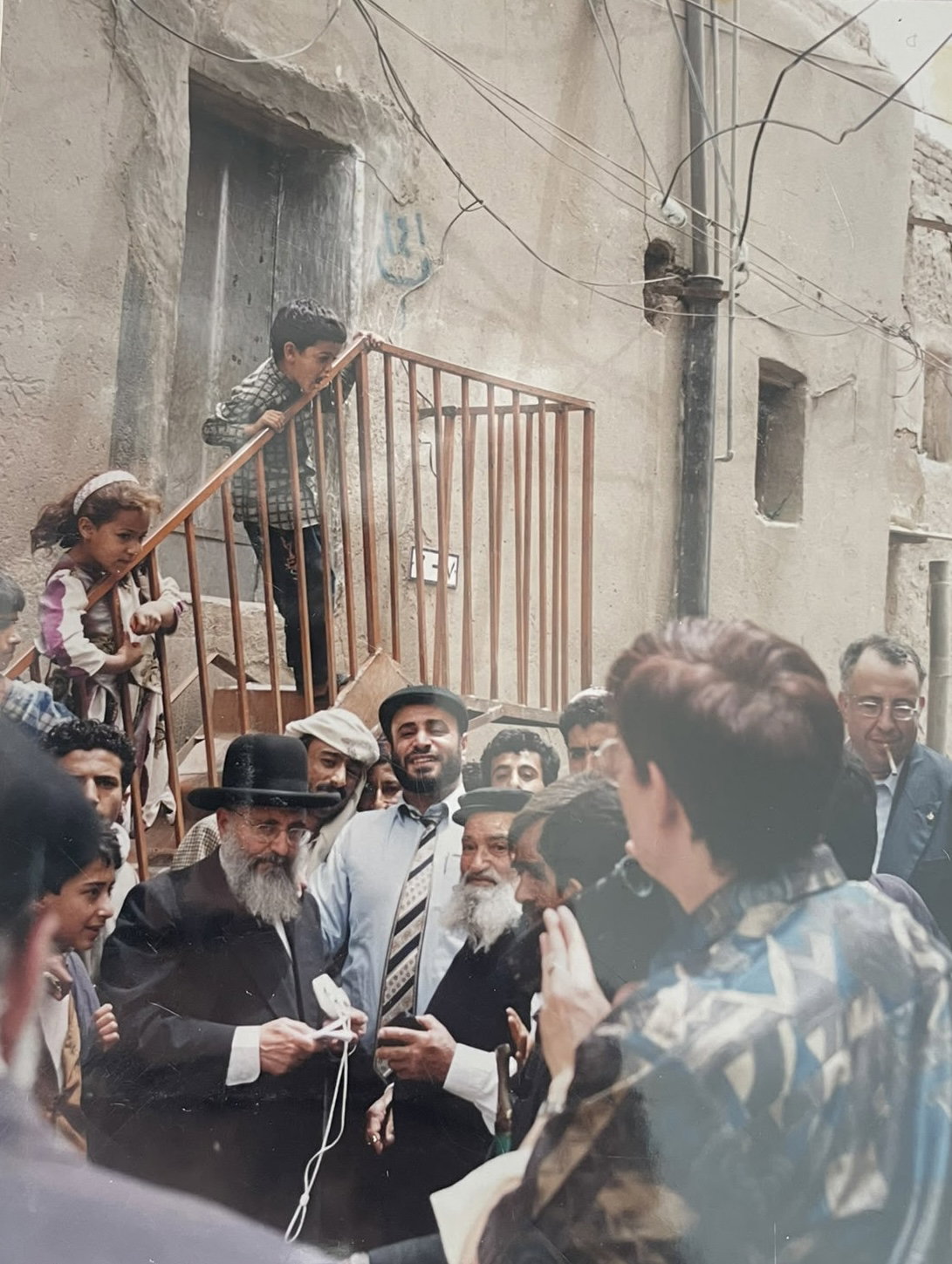 ר׳ פנחס הלוי בבית סביו שבצנעא בירת תימן.