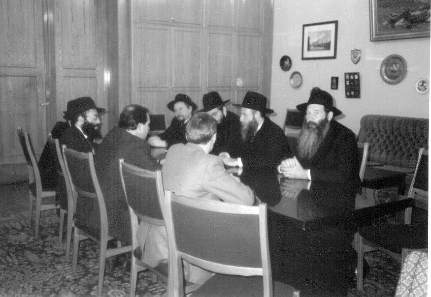 מהמנוסה מאימתם של הנאצים ועד למאבק מול פוטין; הסיפור המרתק מאחורי אוצר חב"ד שנותר בשבי