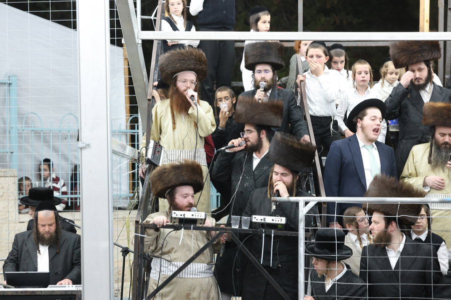 אלפים נהרו לביאלה; זקן רבני ברסלב רומם את הקהל שעות ארוכות של דבקות