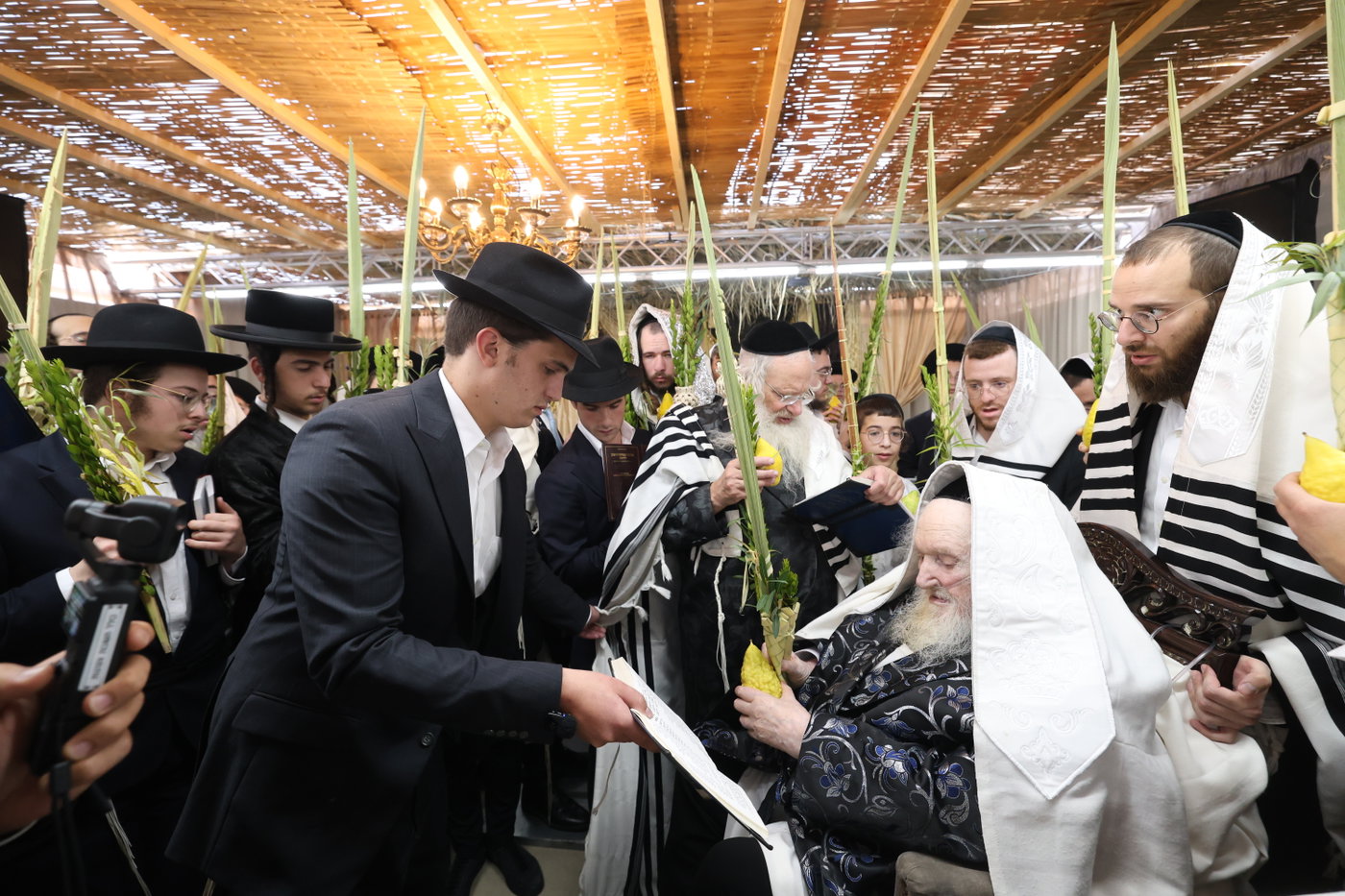 חג הסוכות אצל הגר"מ שטרנבוך