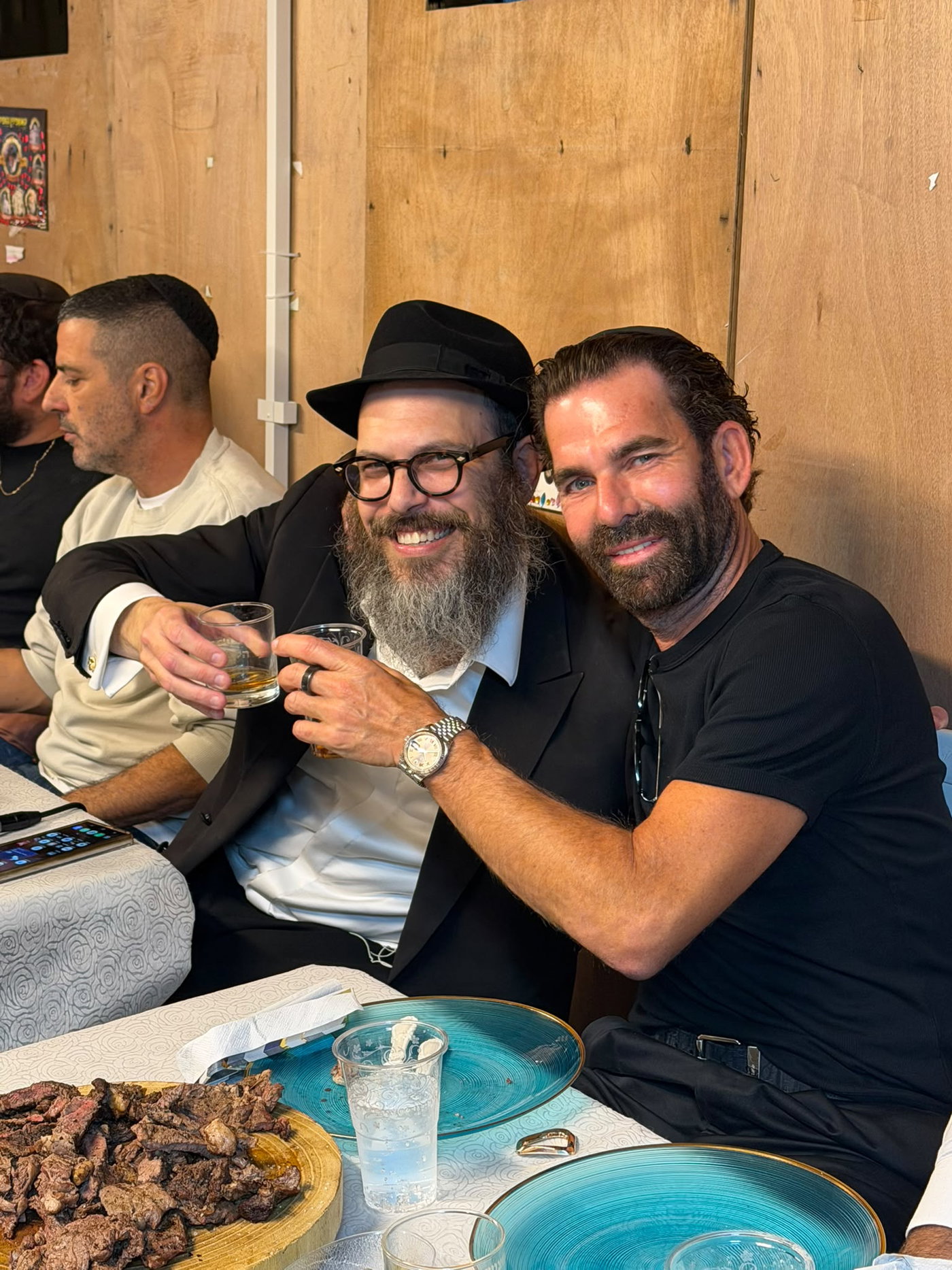 אוריך, ינון מגל, שיקלי שרון גל ונוספים - בהתוועדות מחשמלת בסוכת השליח