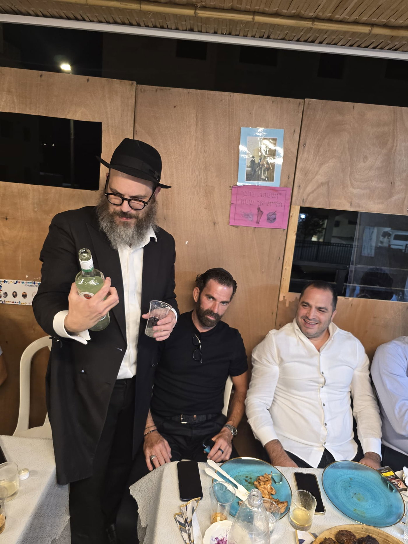 אוריך, ינון מגל, שיקלי שרון גל ונוספים - בהתוועדות מחשמלת בסוכת השליח